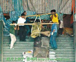 蒋介石铜像被切成30多块 民众跪地膜拜(图)
