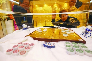 翡翠象棋亮相南京(图)