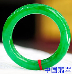 翡翠手镯怎么选？ 这“5看”请记牢