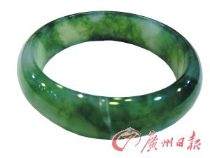 边境小城结玉缘 普洱茶树下赏翡翠(图)