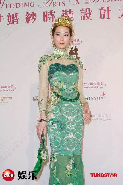 林莉演绎翡翠造型婚纱