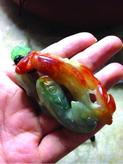 巧雕翡翠手把件