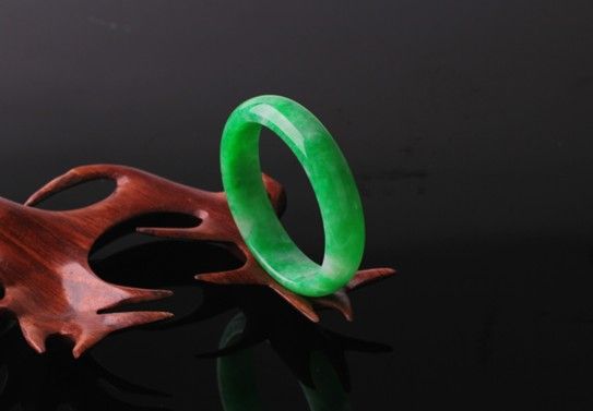 糯料种满色手镯	  糯化种	厚0.8cm;长5.9cm;宽1.6cm