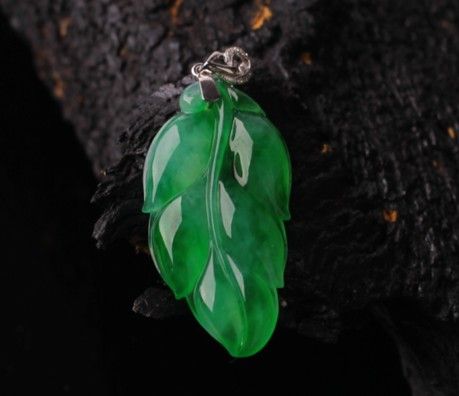 满色金枝玉叶	冰种叶子	厚0.5cm；长3.9cm；宽1.25cm