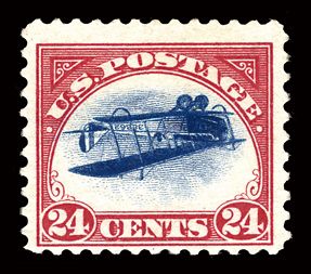 美国1918年24美分飞机中心倒印邮票，俗称“珍妮倒”，迄今为止仅发现1个全张100枚，是世界邮坛著名的珍罕邮品之一，这次付拍的是第22号票位新票。