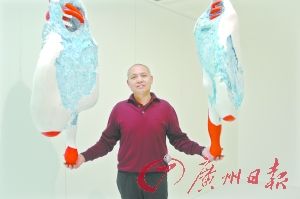 吴少湘：用钱币改造世界名人(图)