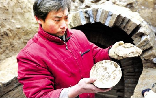 襄阳宋代夫妻墓葬 一墓同出两种瓷器