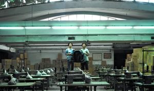 《加工厂》单频录像31’09”(2003)