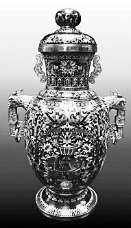 景泰蓝展在甬遇知音 宁波藏家10万买最贵展品