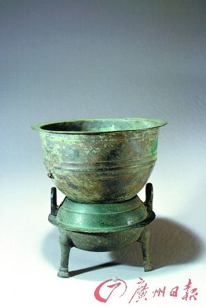 青铜器鉴赏：汉铜?为釜甑合体