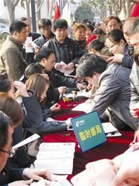 红色邮票在武昌首发(图)