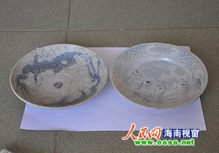 渔网拖出数十件青花瓷器(图)