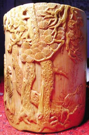 胡正忠作品：仿明清工竹雕《三清图》。