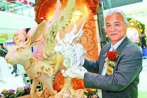 台湾白瓷大师举行瓷雕艺术展