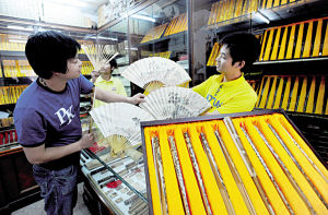 文玩折扇成为天津收藏爱好者夏日新宠