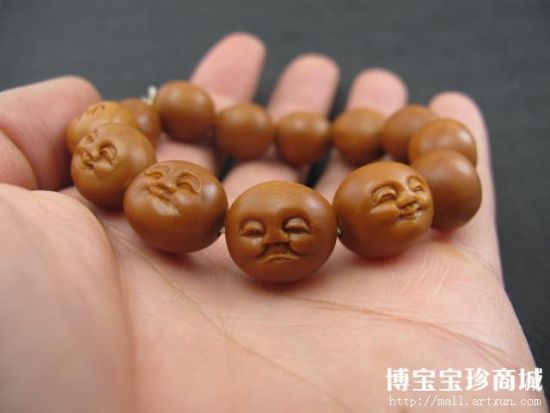 橄榄核雕方寸间尽显人生百态
