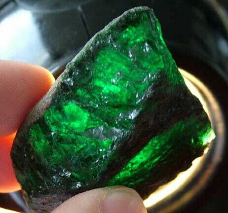  绿宝石原石