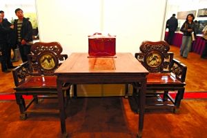明黄花梨方桌估值20万到30万