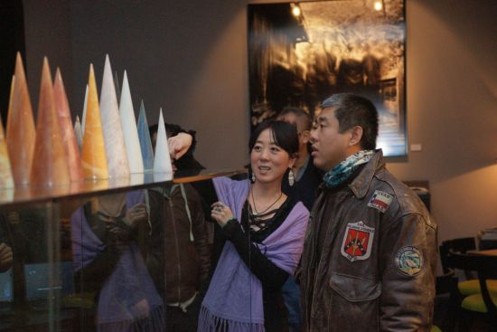 喻高新展探讨烦恼和快乐主题(图)