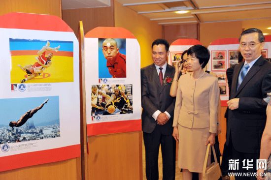 新华影廊图片展在巴西举行(图)
