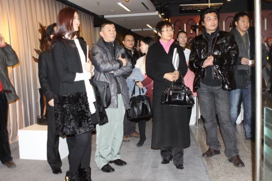 顾长卫也出现在展览现场