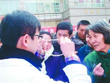 玻璃冒充碧玺：石英岩当翡翠