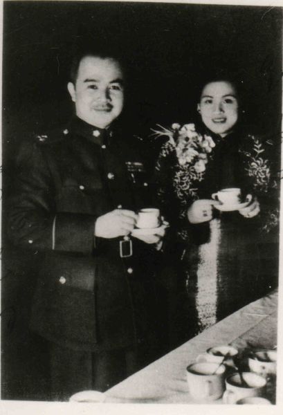 黄琪翔郭秀仪夫妻合影。