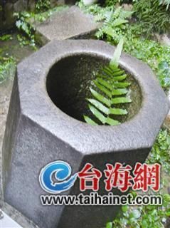 厢房小庭院里的古井