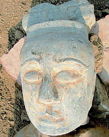 一个石俑的头部