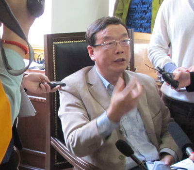 范曾名誉侵权案被告代理人当庭辩护 李加宝摄