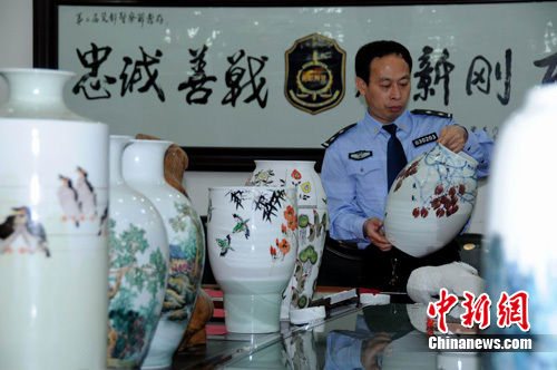 80后青年诈骗大量陶瓷大师作品 价值约200万元