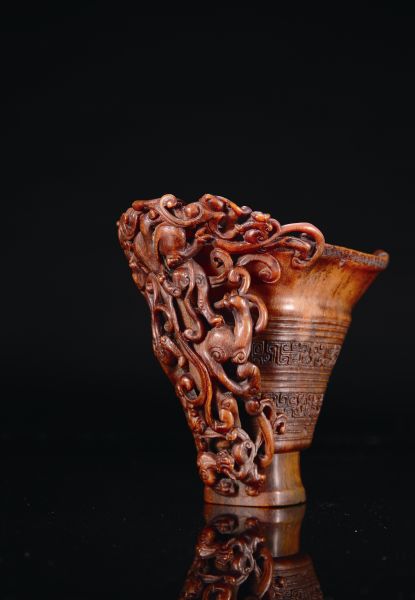 清 早期  胡星岳款犀角雕螭龙杯  D：16.5cm