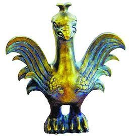 　盗墓贼从平度市六曲山古墓群汉代康王墓内盗出的国家级文物青铜器凤凰鸟。现存放于山东平度博物馆