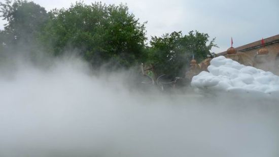 中国馆 雾中现云