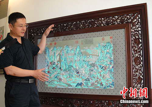 蜀锦再现名画《明皇幸蜀图》