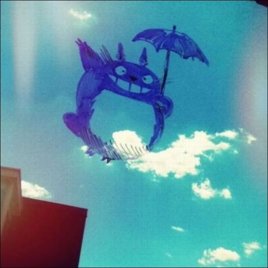 办公室里的趣味玻璃涂鸦艺术