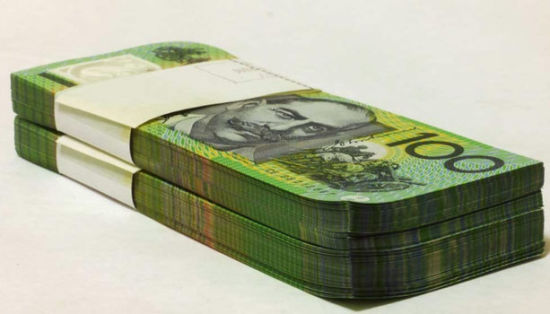 艺术家拍卖2万元现金 谁赚了(图)