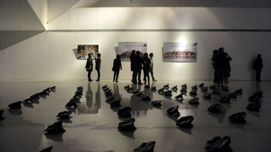 艺术家用108位男子探寻身体、身份与权力的关系。