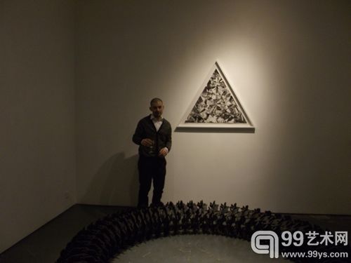 艾瑞尔?哈桑作品诠释关于疯狂
