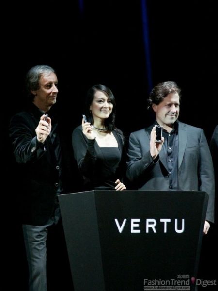 马岩松倾力设计VERTU现代艺术装置