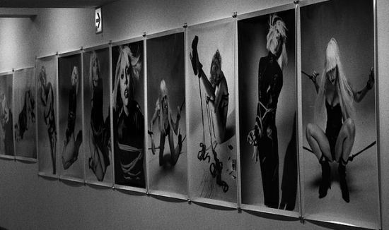 荒木经惟为Lady Gaga拍摄的作品