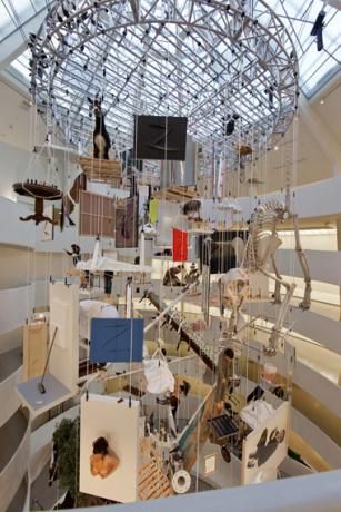 古根海姆 吊起来的回顾展