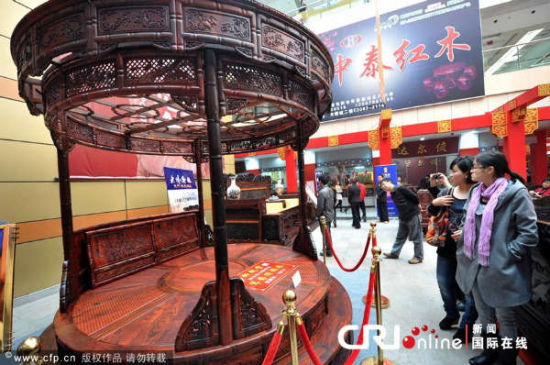 一张鸳鸯红木床售价近200万(图)