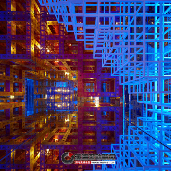 多种材质的运用使得现场层次十分丰富