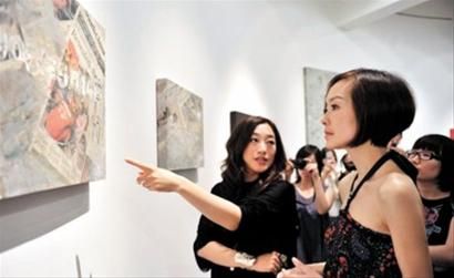 鲁豫等名人捧场艾敬个展