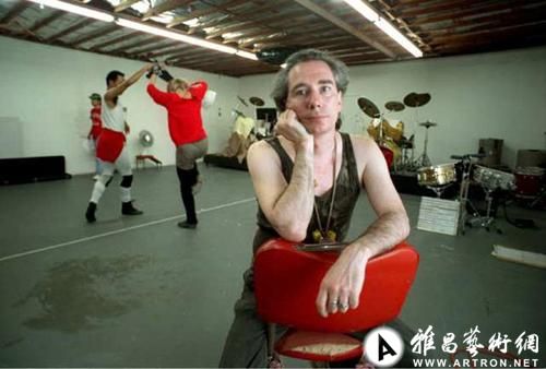 当代艺术家迈克?凯利死于寓所中