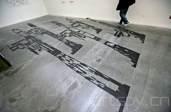 新美术馆三年展《不受控》欢迎顽童式艺术家