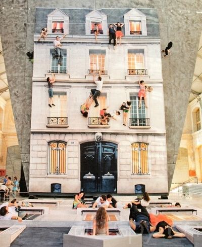 Leandro Erlich的作品“Batiment Mirrored”