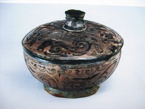 图4 彩绘鸟兽纹碗形漆盒