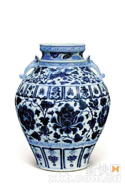 缠枝牡丹纹摩羯鱼耳大罐。